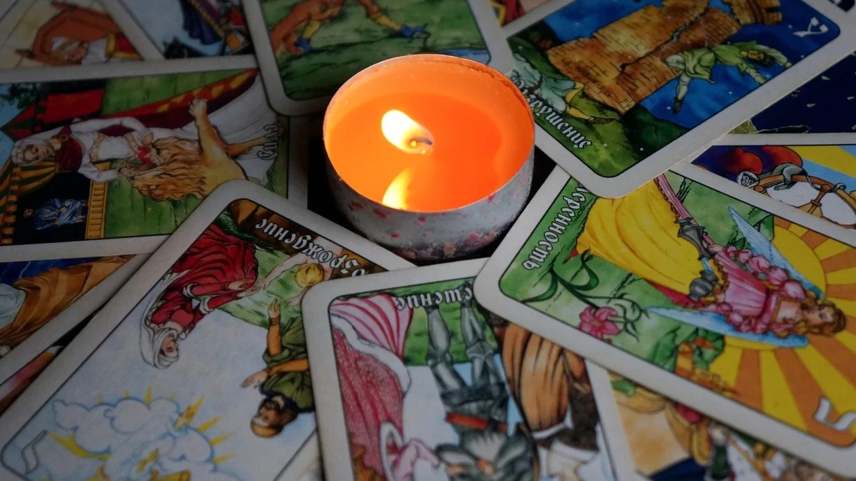 Imagem - Tarot aponta virada poderosa: três signos podem receber notícia que muda tudo ainda hoje (18 de novembro)