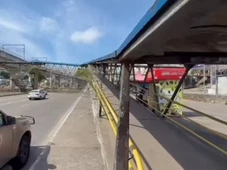 Imagem - Jovem é morto a tiros em passarela de avenida movimentada de Salvador no Dia das Crianças