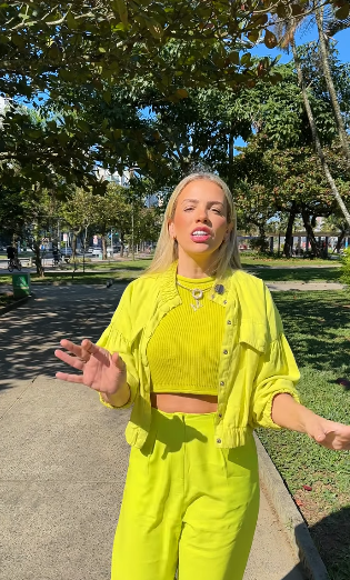 Marcelly Abreu é apresentadora da TV Tribuna, afiliada da Globo em Santos (SP) por Reprodução