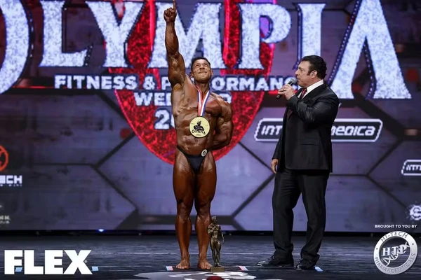Ramon Dino ficou com título no Mr. Olympia