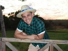 Imagem - Professor morre após ser jogado de penhasco de 40 metros de altura por alunos