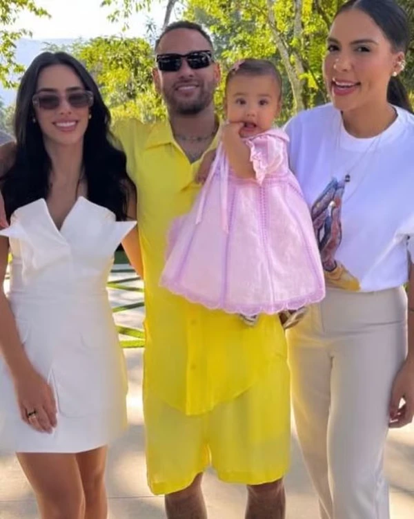Bruna Biancardi, Neymar e Adenácia Anastácia por Reprodução