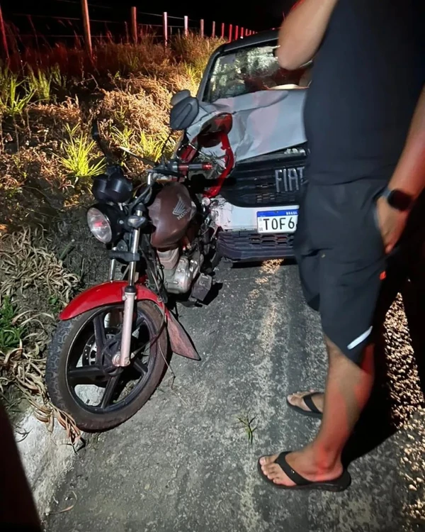 Carro atingiu traseira de moto em que casal estava por Radar News