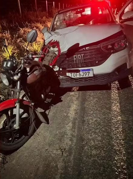 Carro atingiu traseira de moto em que casal estava por Radar News