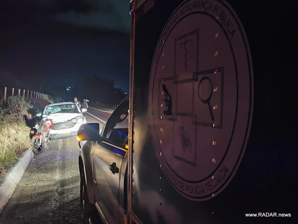Carro atingiu traseira de moto em que casal estava por Radar News