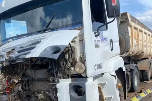Dentista morre após tentar ultrapassagem e bater de frente com caminhão na Bahia por Reprodução/Redes Sociais