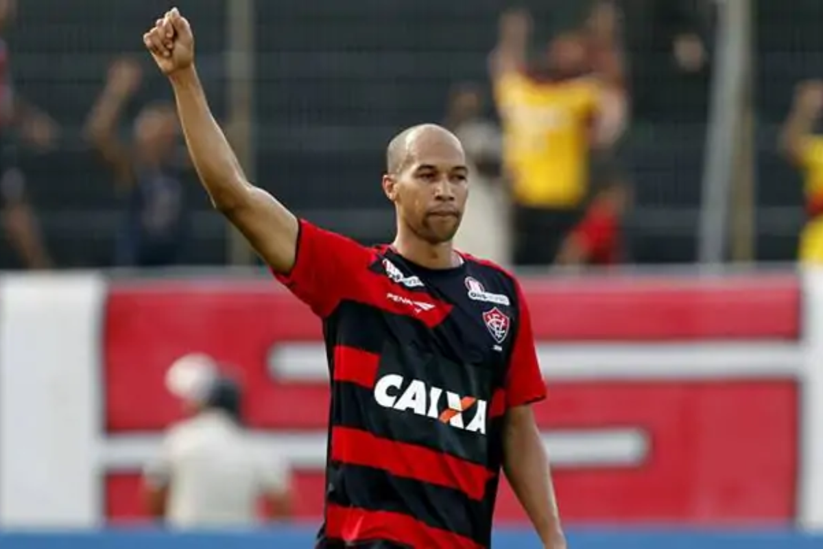 Dinei marcou 6 gols  por Felipe Oliveira 