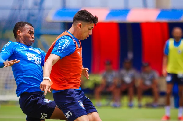 Elenco do Bahia treinado em preparação para o Ba-Vi