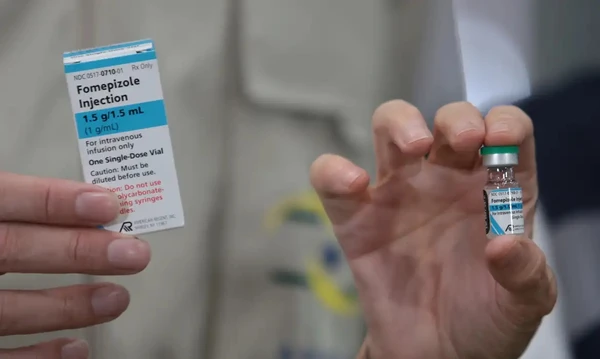 Fomepizol, usado no tratamento de intoxicação por metanol por Paulo Pinto/Agência Brasil