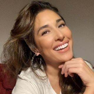 Nascida na Cidade do México, Giselle Itié veio para o Brasil aos 4 anos de idade, após um terremoto atingir a capital mexicana. Filha de mãe brasileira e pai mexicano, ela construiu sua carreira aqui e se tornou um dos rostos mais conhecidos da TV, com papéis marcantes em novelas e filmes nacionais por Reprodução/Instagram