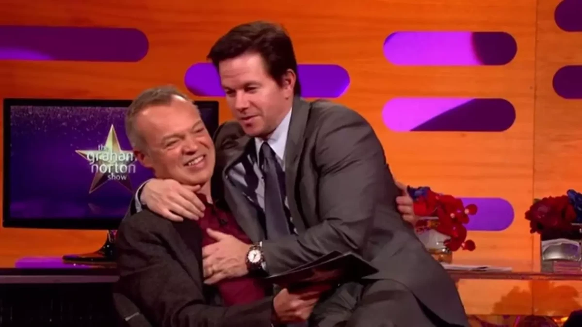 Graham Norton e Mark Wahlberg no 'The Graham Norton Show' por Reprodução