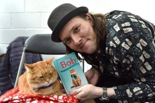 James Bowen e Bob por Reprodução
