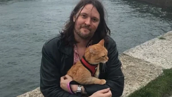 James Bowen e Bob por Reprodução