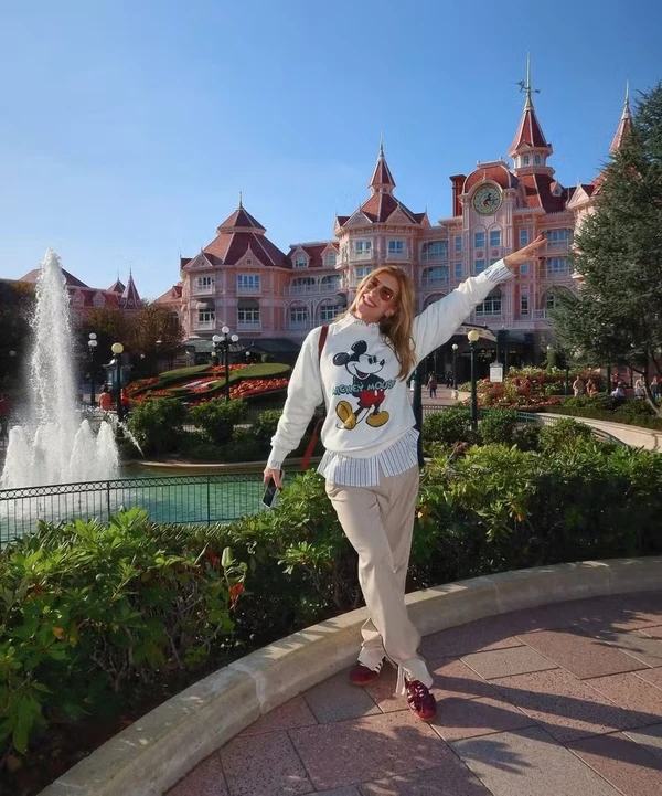 Lore Improta abre álbum de fotos na Disney, em Paris: 'Meu presente de Dia das Crianças' por Reprodução/Instagram