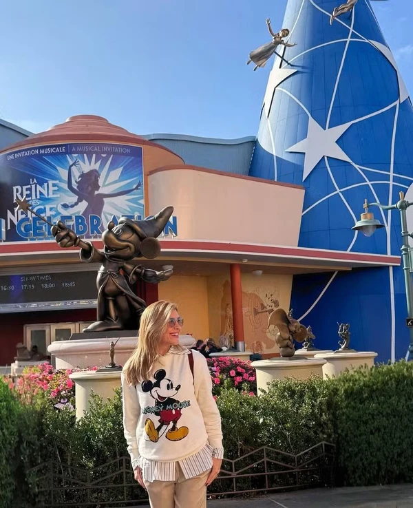 Lore Improta abre álbum de fotos na Disney, em Paris: 'Meu presente de Dia das Crianças' por Reprodução/Instagram