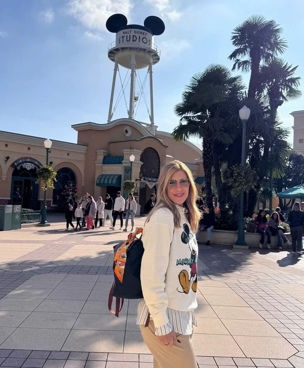 Lore Improta abre álbum de fotos na Disney, em Paris: 'Meu presente de Dia das Crianças' por Reprodução/Instagram