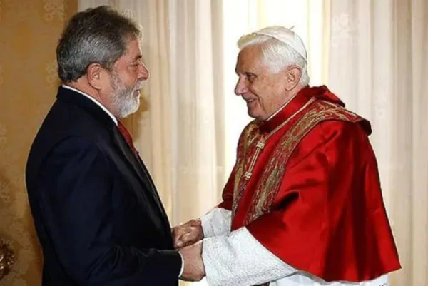 Lula também encontrou o papa Bento XVI por Divulgação
