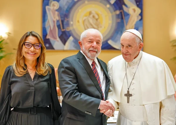 Lula também encontrou o papa Francisco em várias ocasiões por Divulgação