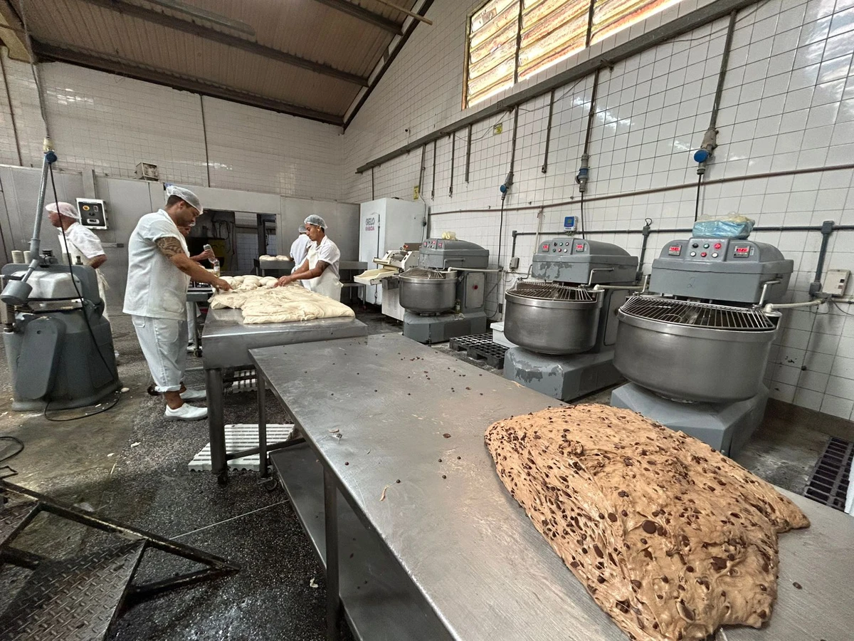 Foram 60  novas contratações, quase 70% a mais do quadro de funcionários da fábrica por Priscila Natividade/ CORREIO