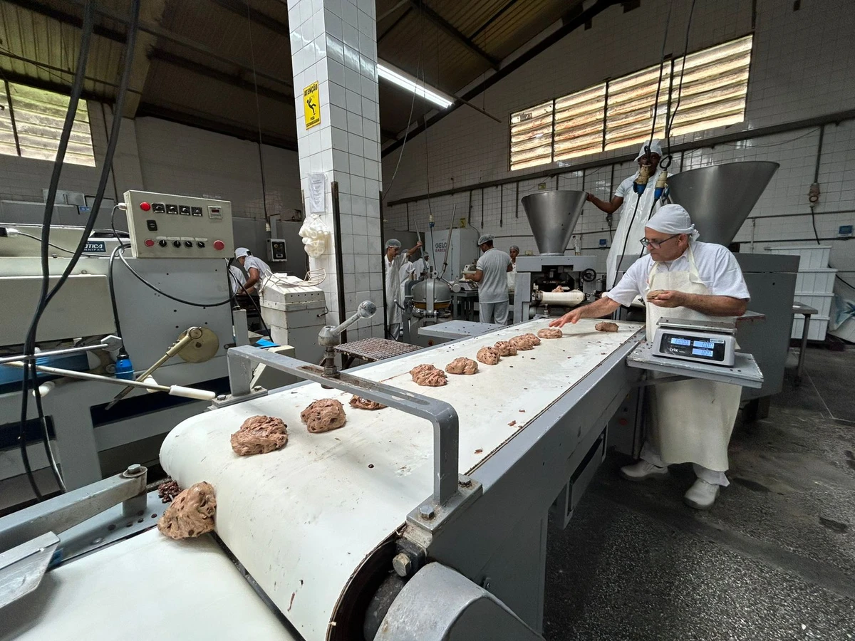 Por dia, a fábrica 8 a 12 mil unidades de panetone por Priscila Natividade/ CORREIO