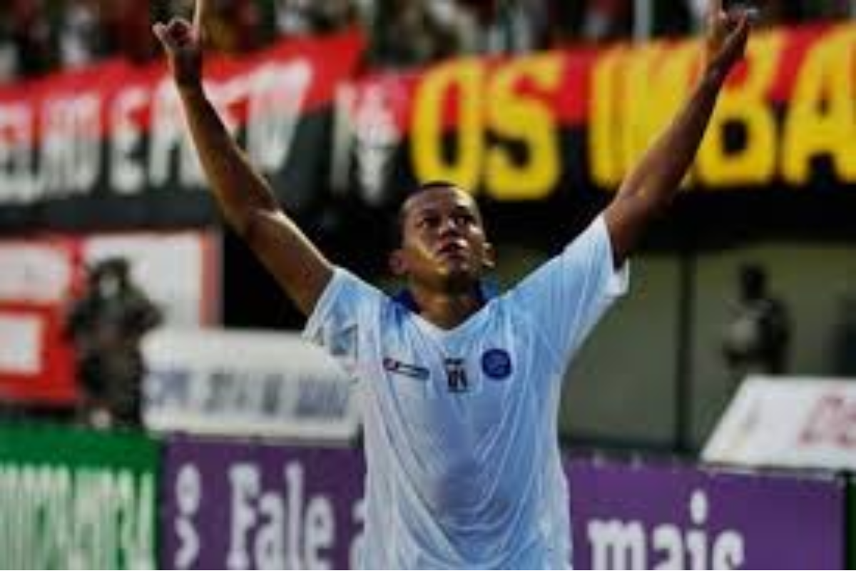 Reinaldo Alagoano marcou 3 gols  por Reprodução/Redes sociais 