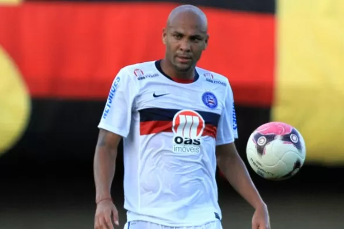 Souza marcou 3 gols  por  Divulgação/Bahia