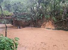 Imagem - Sete pessoas da mesma família morrem após veículo tombar em ponte durante temporal