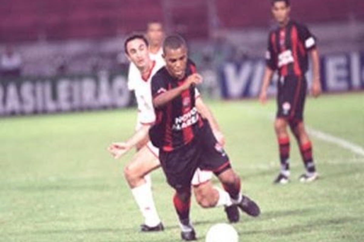 Allan Dellon marcou 2 gols  por Reprodução/Youtube