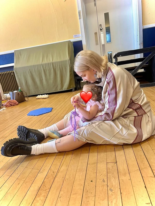 Anne-Marie e filha, Seven por Reprodução/Instagram