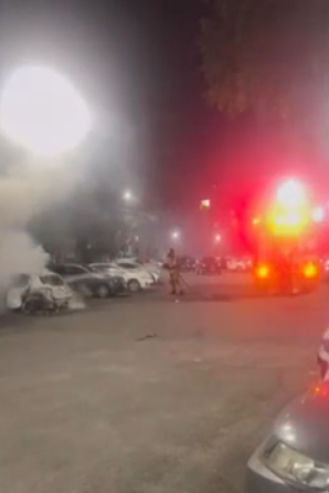 Carro ficou completamente destruído por Reprodução