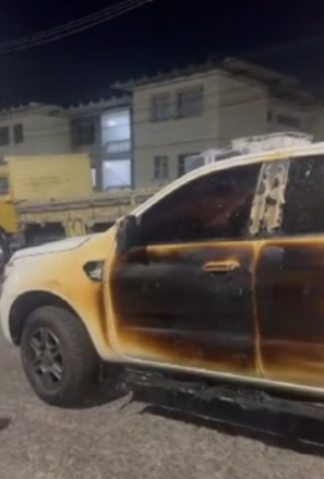 Carro ficou completamente destruído por Reprodução