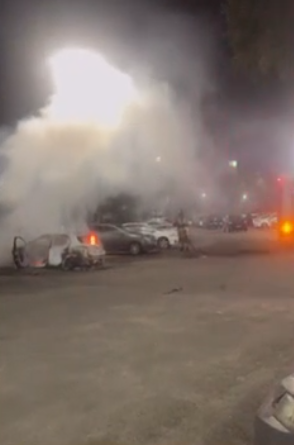 Carro ficou completamente destruído por Reprodução