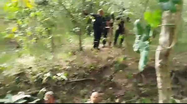 Corpos foram encontrados em local de difícil acesso por Polícia Civil