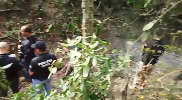 Corpos foram encontrados em local de difícil acesso por Polícia Civil