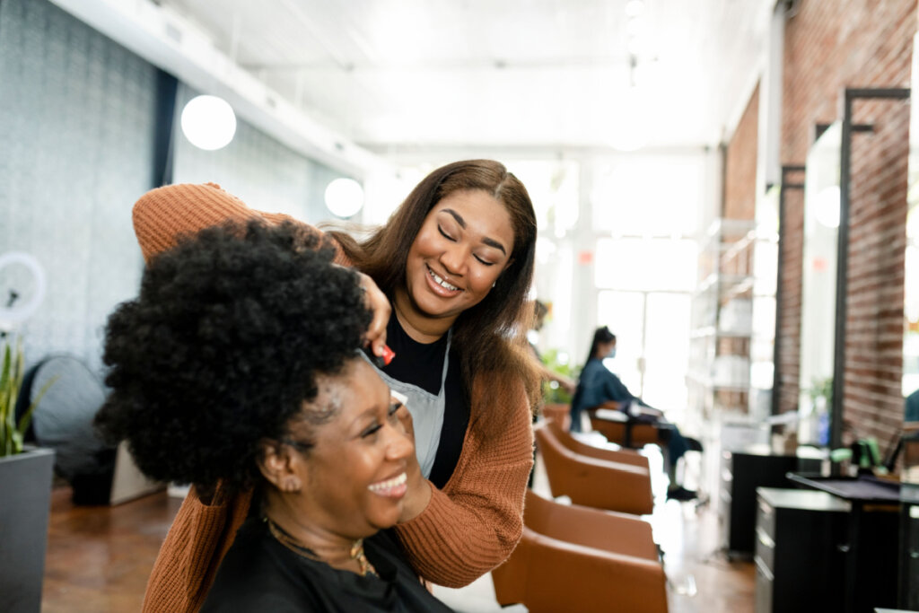 Em Barcelona, há espaços cujas técnicas e atendimento se aproximam da realidade brasileira (Imagem: Rawpixel.com | Shutterstock)