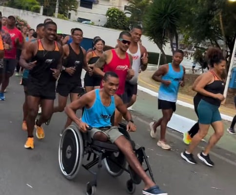 Emerson Pinheiro retorna aos treinos! por Reprodução