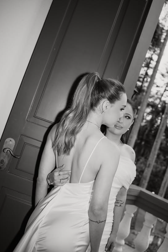 Ensaio pré-wedding de Mari Fernandez e Júlia Ribeiro por Reprodução