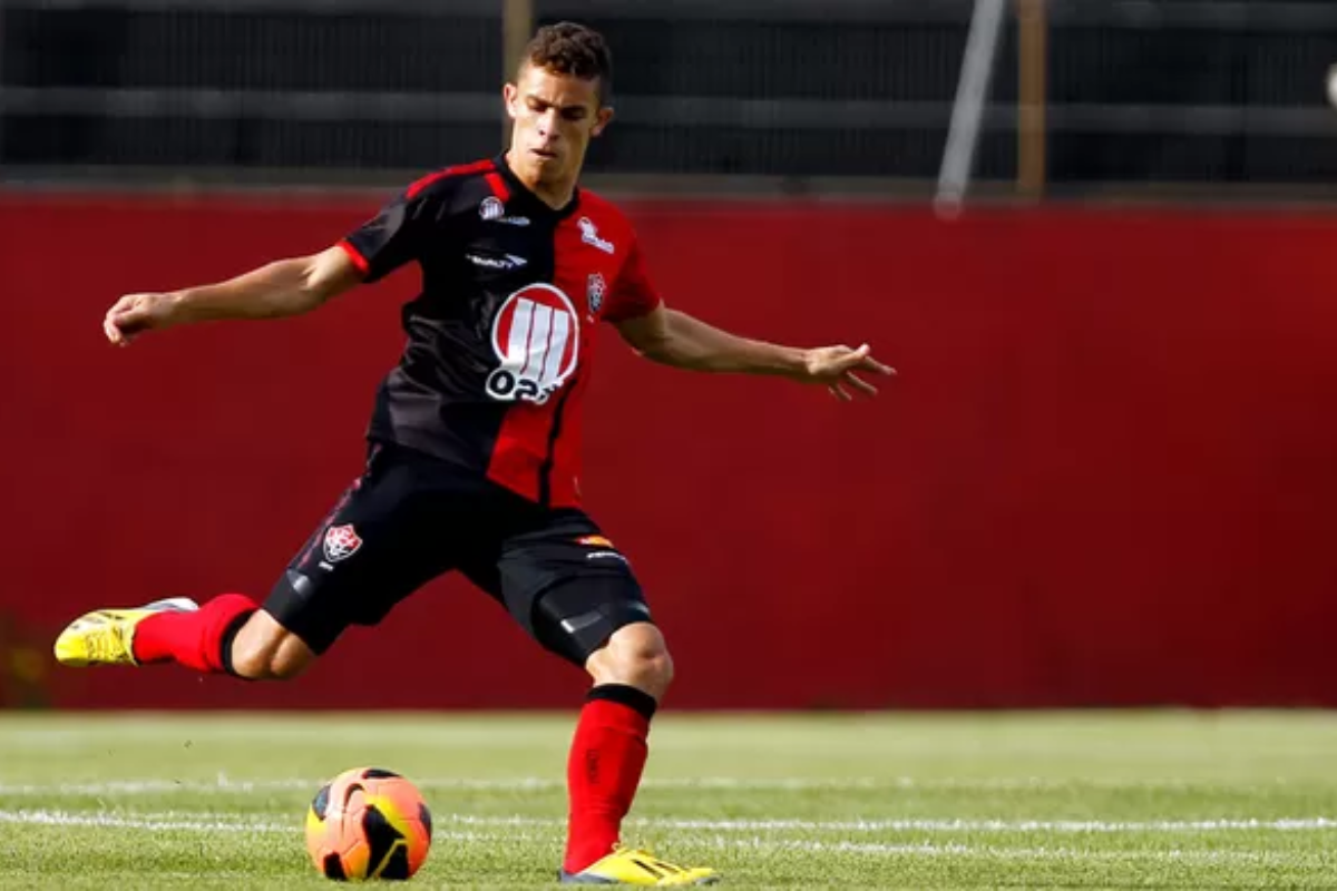 Gabriel Paulista marcou 2 gols por Felipe Oliveira 