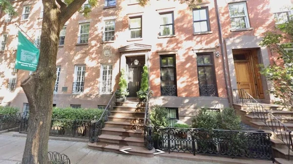 Fachada da casa que Gisele Bündchen colocou à venda por Reprodução