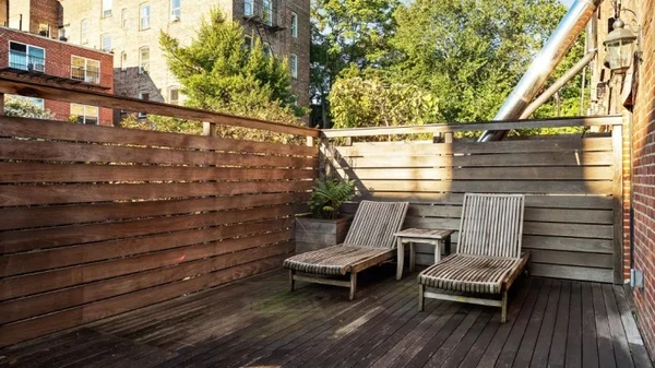 Área externa da casa que Gisele Bündchen colocou à venda  por Reprodução