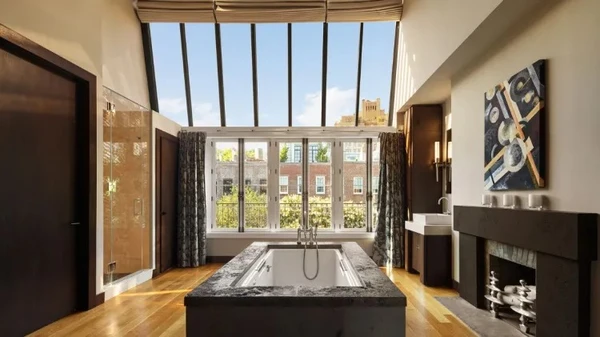 Banheira da casa que Gisele Bündchen colocou à venda  por Reprodução