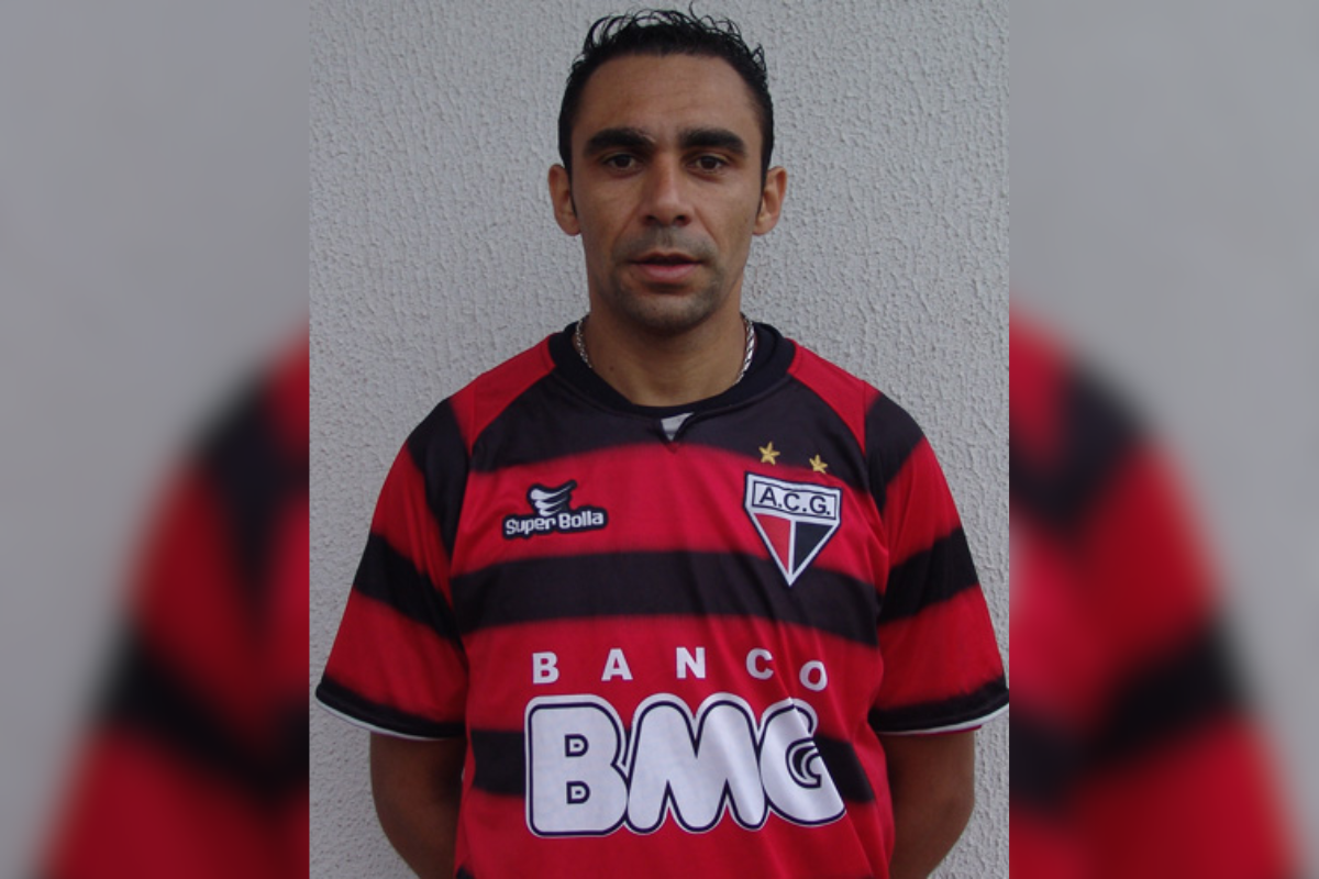 José Ramalho marcou 2 gols (Vitória) por Divulgação/Atlético -GO 