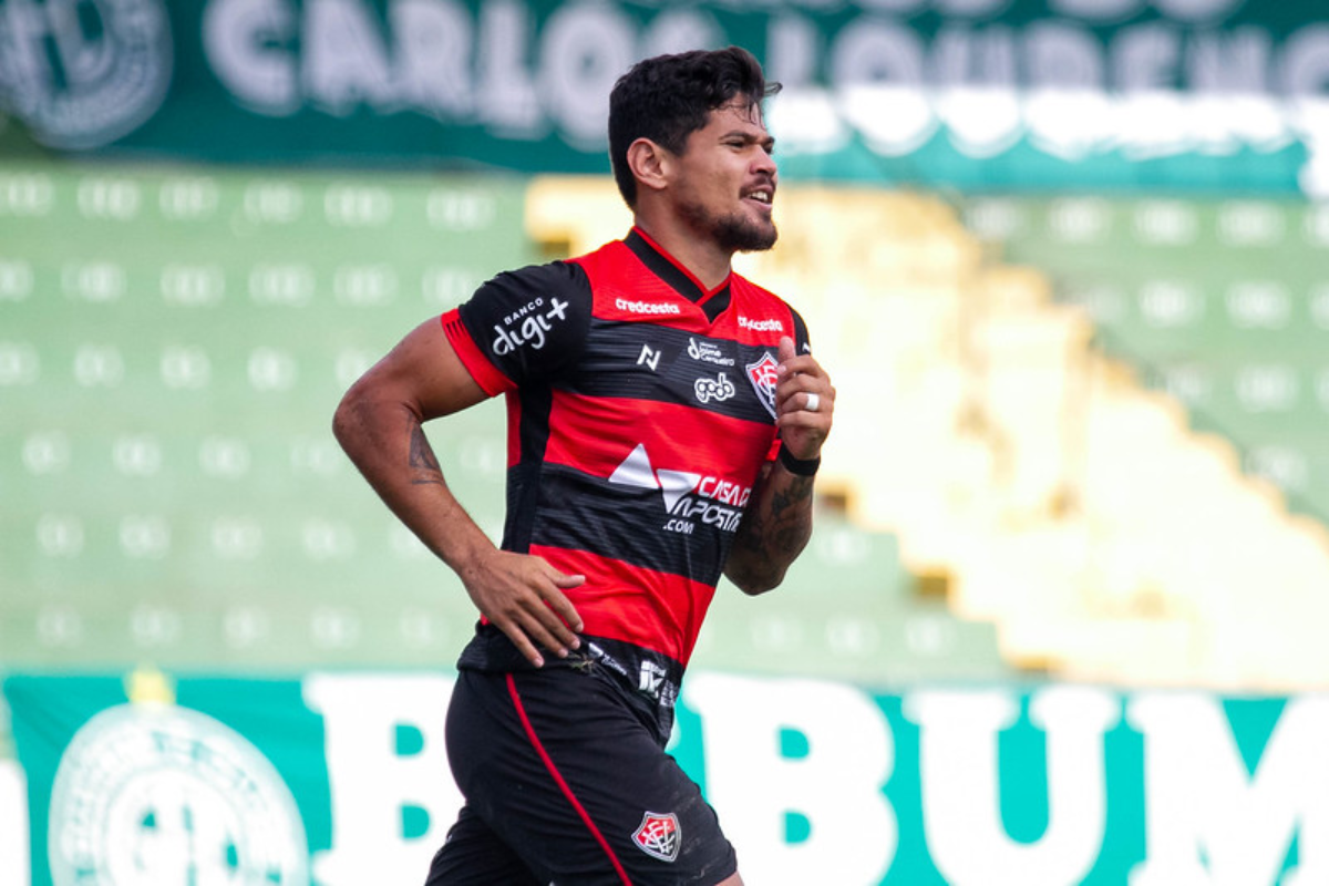 Léo Ceará marcou 2 gols  por Letícia Martins/EC Vitória