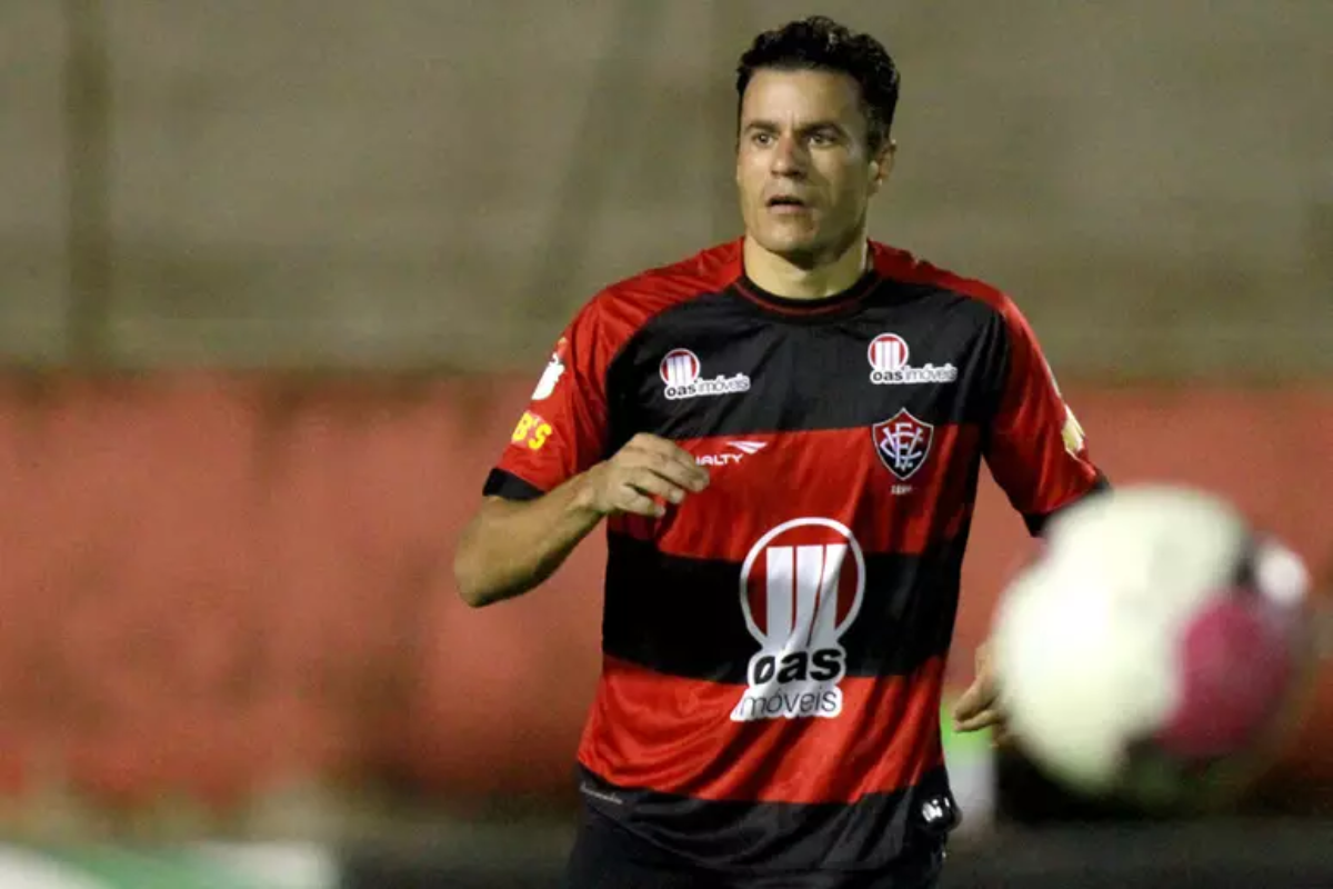 Michel marcou 2 gols  por Felipe Oliveira 