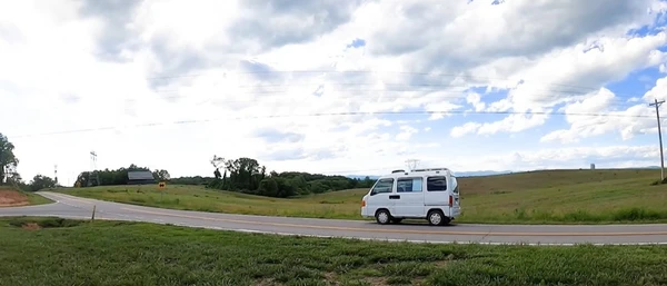 Mini trailer de R$ 5 mil permite viajar de carro pelo Brasil com muito mais conforto por Reprodução/President Chay