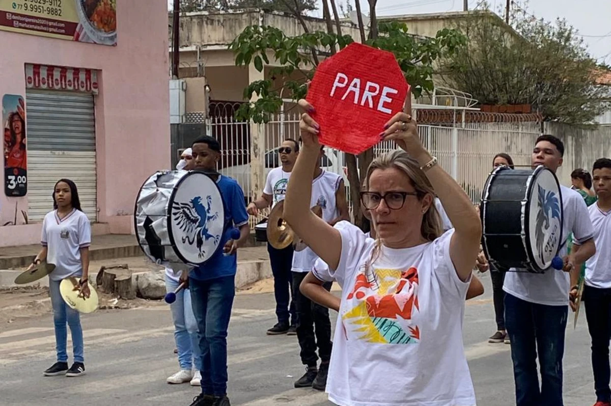 Projeto 'Pare' foi idealizado por estudantes e alunos para promover segurança no trânsito em BR