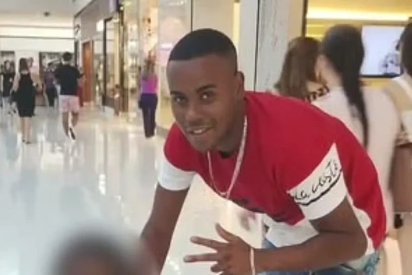 Victor Hugo Aparecido Pereira Giles por Reprodução