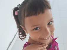 Imagem - Mãe e padrasto confessam que mataram menina e concretaram corpo no quintal: 'Ela atrapalhava'