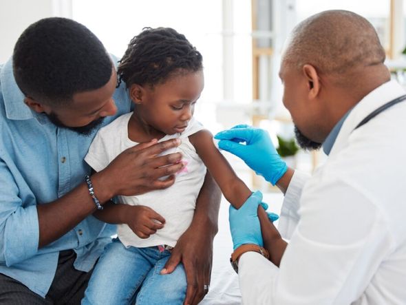 Imagem - SUS amplia vacina infantil contra meningite e pneumonia; veja o que muda para milhões de crianças