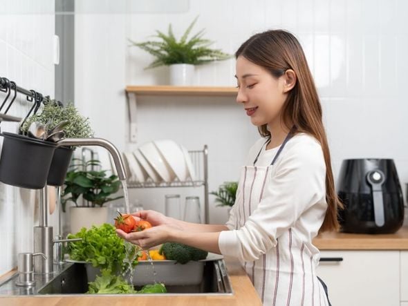 Imagem - 6 hábitos para evitar ao cozinhar e se proteger de intoxicação alimentar